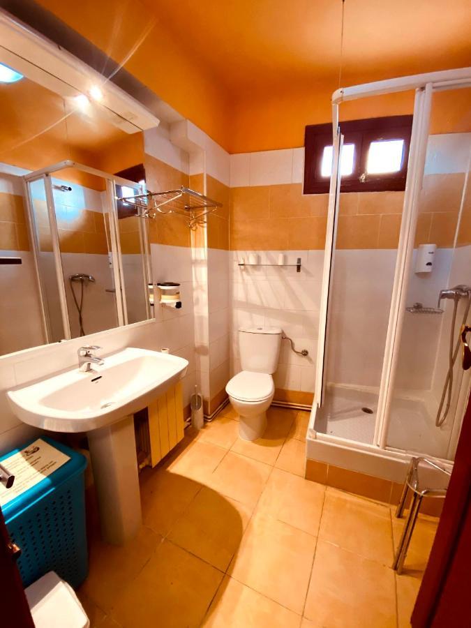 La Pension Del Camino Бургос Экстерьер фото